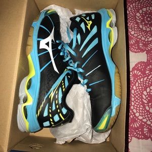 Mizuno Sport Sneakers, Great for volleyball!!